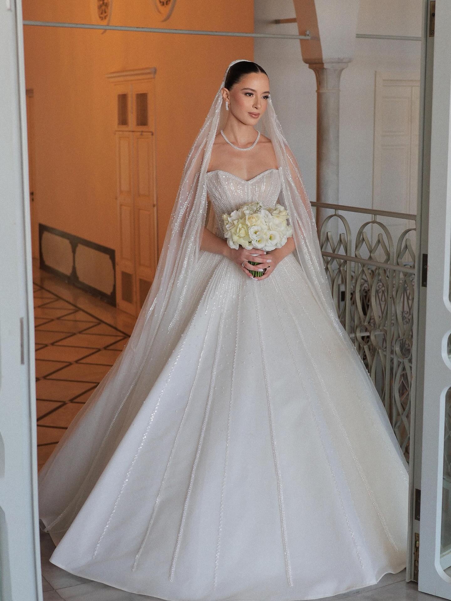 Modern Strapless Wedding Dresses Pearls Sequins Bridal Ball Gowns Sleeveless Princess Sweep Train Customized Vestidos De Novia Plus Size