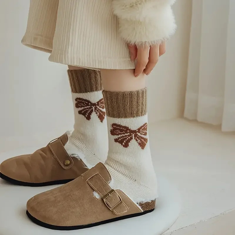4 Pairs of Womens Thick Plush Warm Crew Socks Retro Japanese Style with Bow Detail Perfect for Autumn and Winter 251029