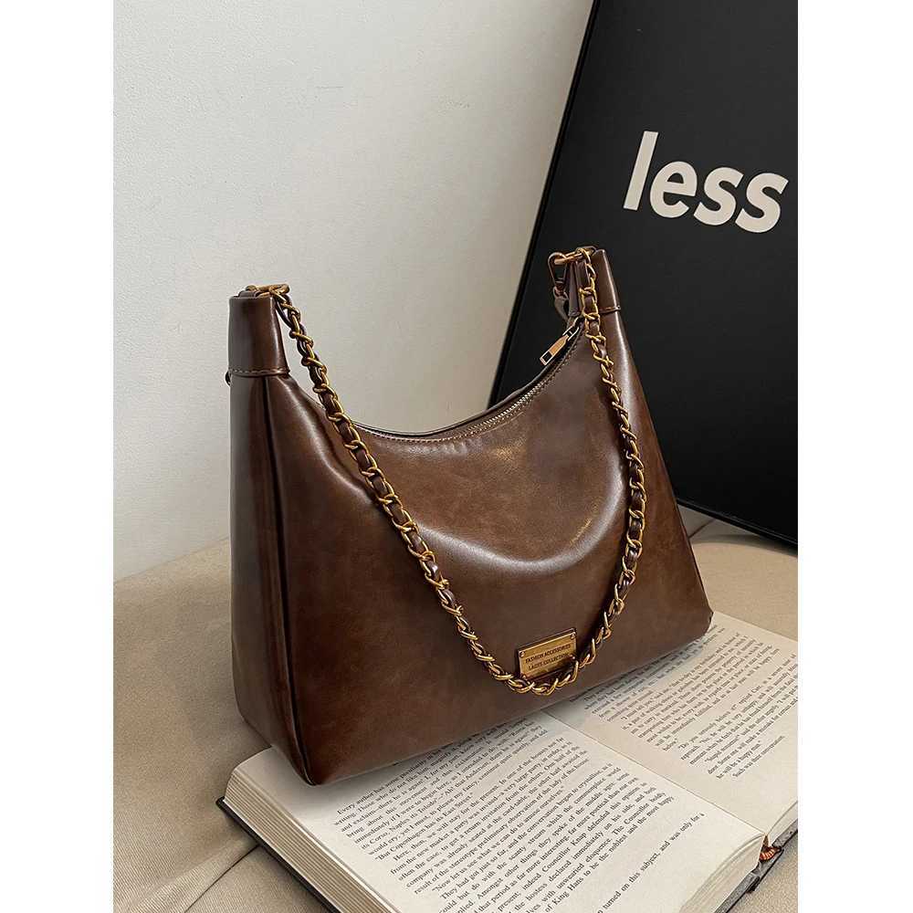 Highgrade Tote Bags for Women Solid Pu Leather Chain Shoulder Bag Large Capacity Female Commuting Soft Crossbody Pack Autumn W251029