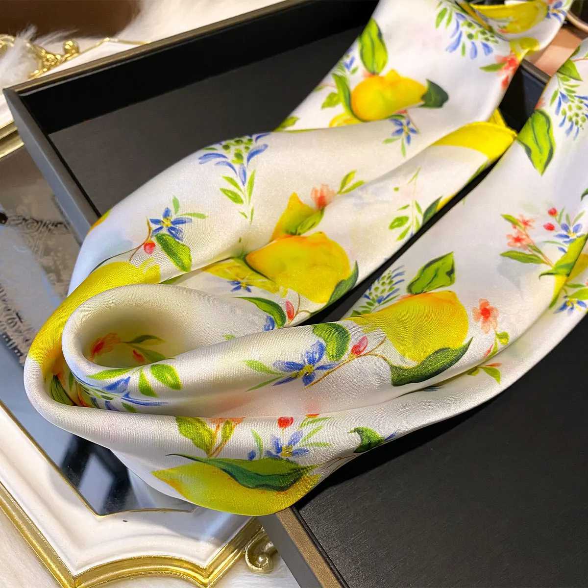 Luxury New Printed Scarves Womens Silk Scarf Spring and Summer Floral Decorations Small Neckties Hairbands Bags W251029