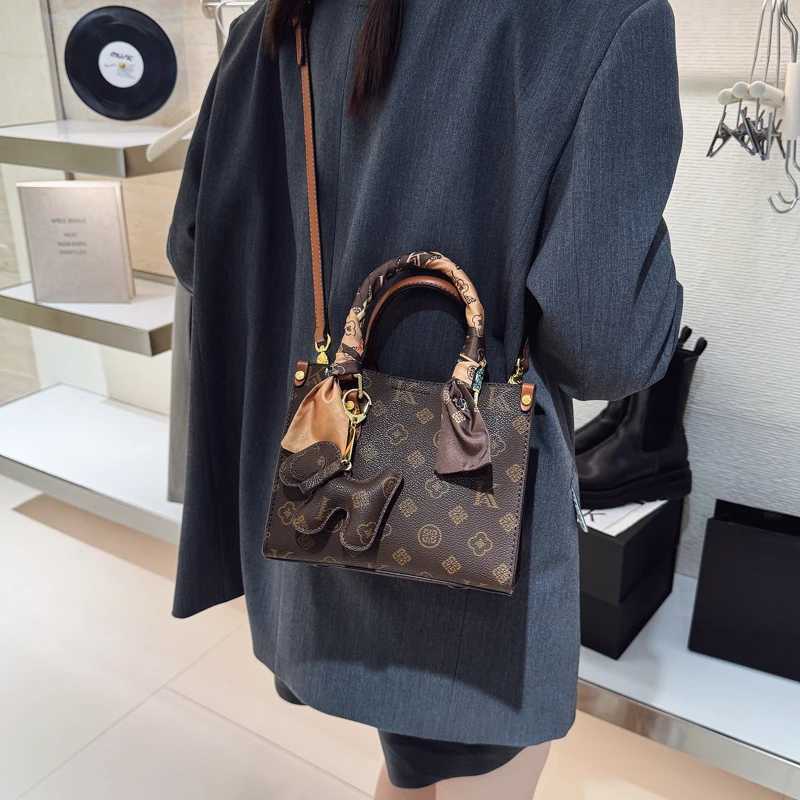 Premium Leather Womens Crossbody Bag By Famous Designer Classic Elegant Shoulder Bag For Stylish Ladies Luxury Brand W251029