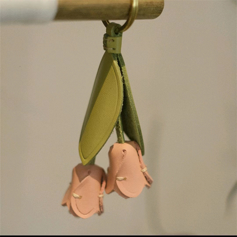 The same style as Xiaohongshu's tulip keychain - a cute and unique car key bag hanger accessory ddmytues