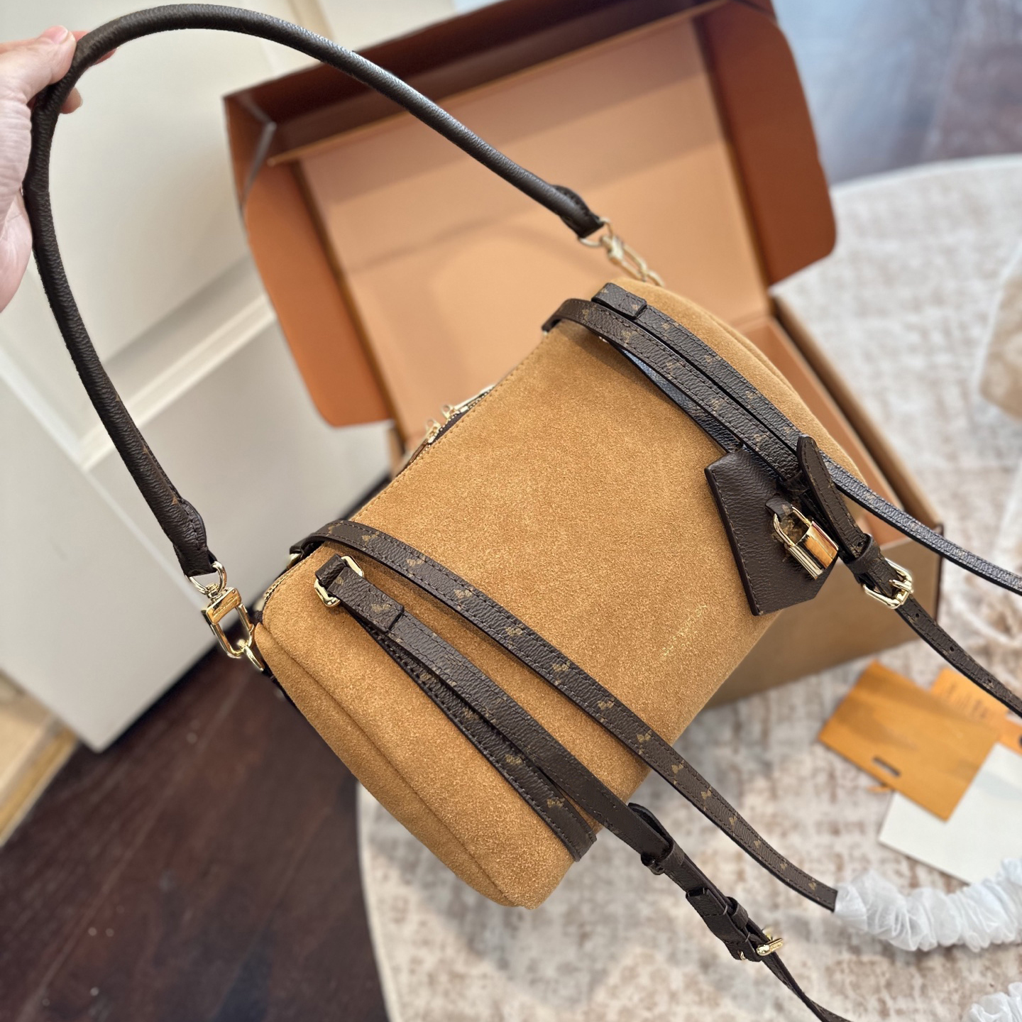 Luxury Designer bags tote EXPRESS cowhide Suede Leather Travel Bag Womens mens handbags Shoulder bag Underarm Pillow Bag M26397 M26359 M26358 M26039 bolsa de lujo