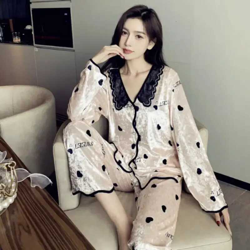 2025 New Comfort Elegant Autumn Winter Long Sleeved Pants Gold Velvet Pajamas Set Women Cute Cartoon Spring Autumn Home ClothesT251029