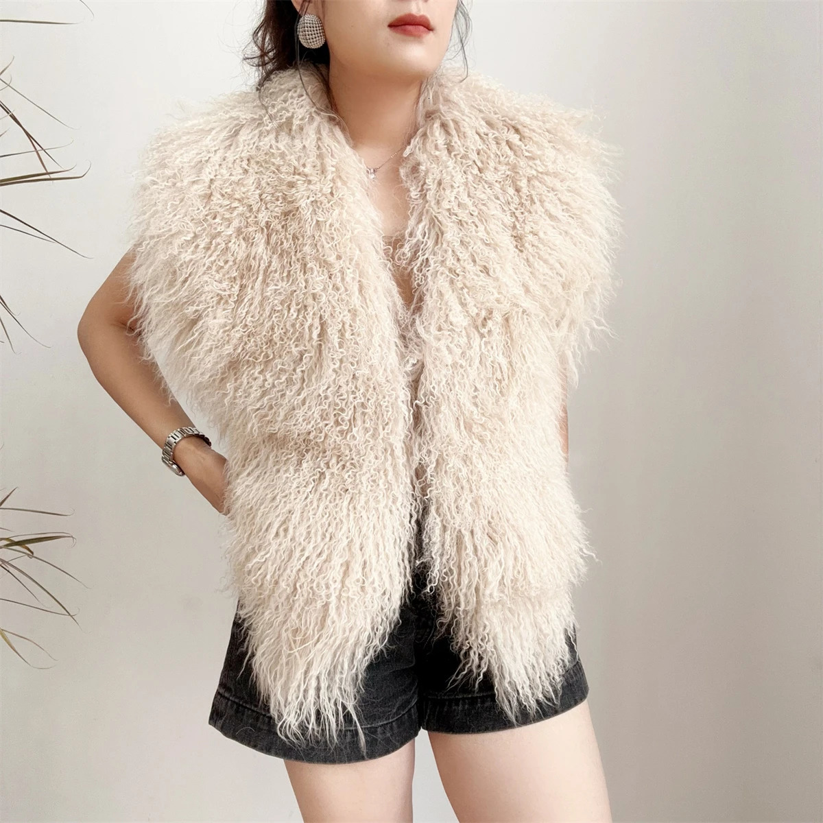 Streetwear Real Mongolian Sheepskin Fur Vest Women Sheep Halter Top vest 251014