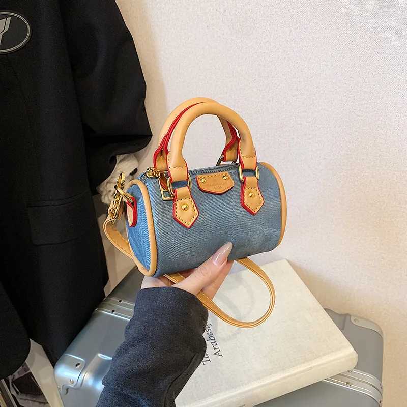 2025 New Fashion Minimalist Leather Shoulder bag Ladies Niche Aesthetic Mini Crossbody bags Premium Textured Tote bag W251029