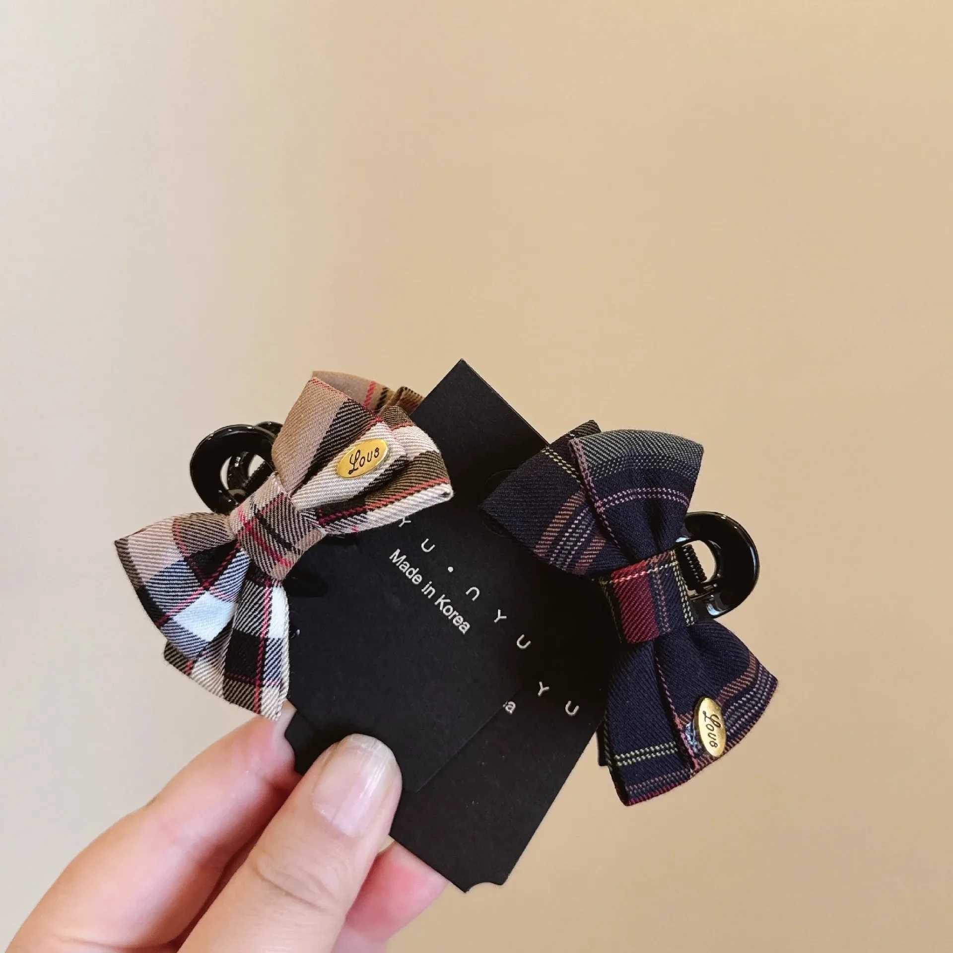 2025 New Light Luxury Classic Plaid Bow Grab Clip Autumn and Winter Womens Back Head Shark Hairpin HeaddressW251028