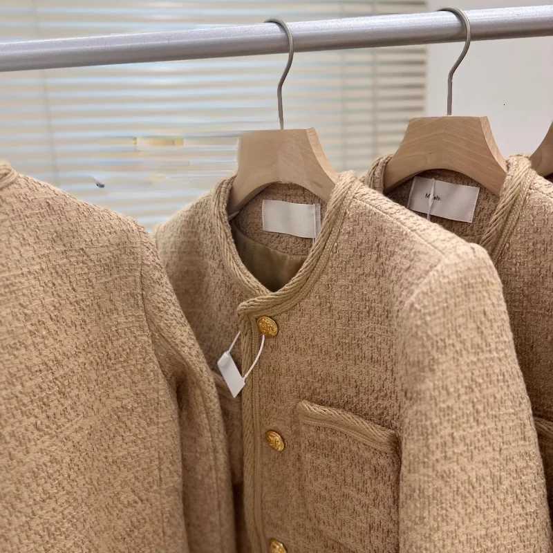 2024 Autumn Winter Elegant Korea Chic Simple Commuter Round Neck Gold Buckle High Quality Thick Small Fragrance Basic Women Coat Y251105