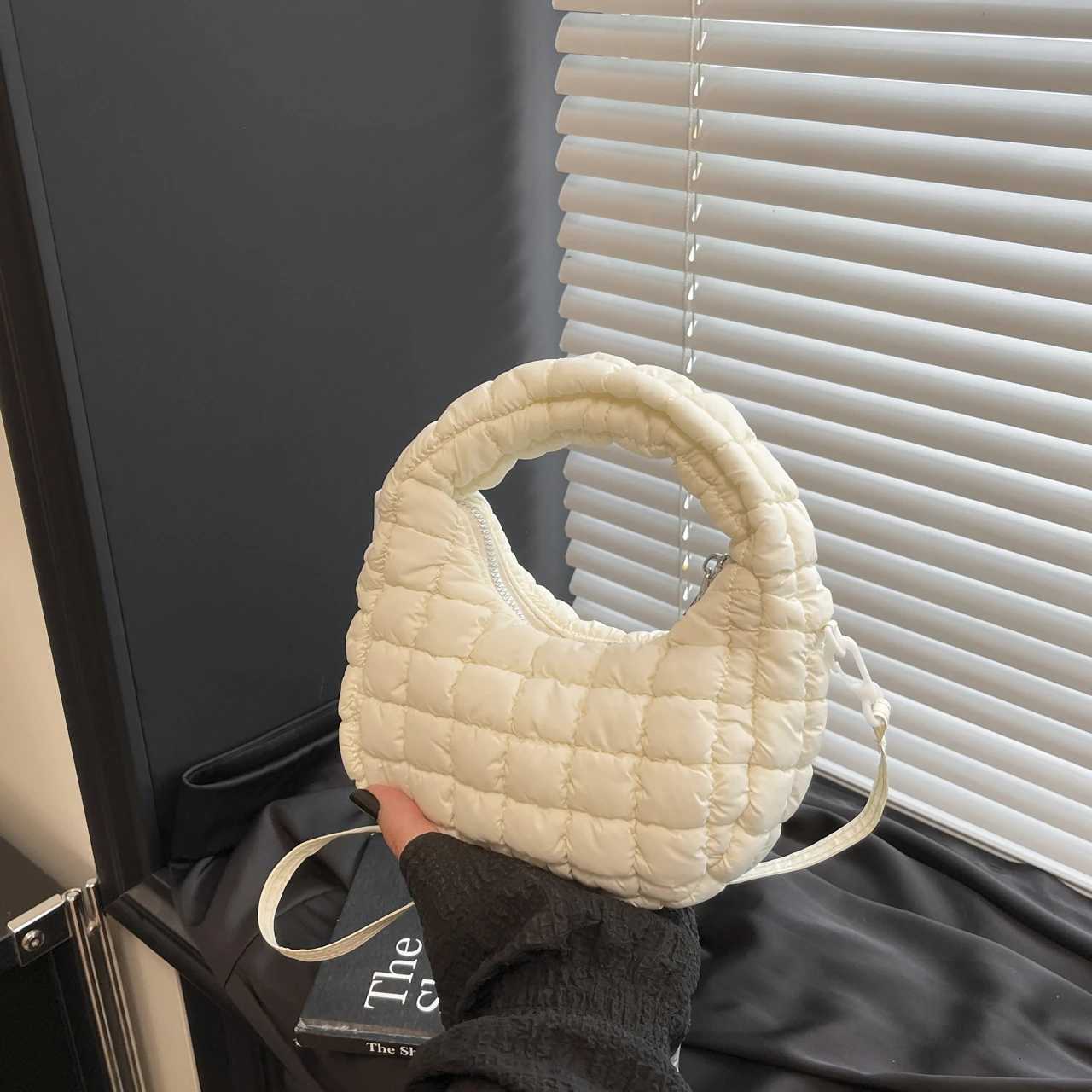 Pleated cloud bag wens autumn and winter new down cott handbag casual versatile bubble shoder messenger bag D251029