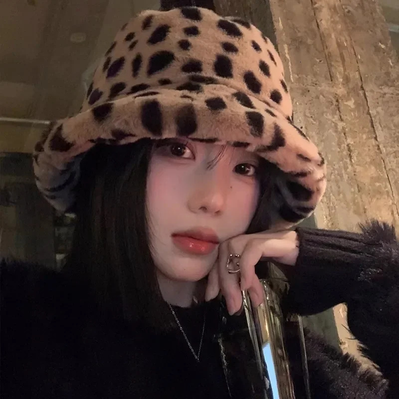 Autumn Winter Panama Hat for Women Faux Fur Bucket Hats Cow Print Plush Velvet Warm Fisherman Vacation Cap 251013