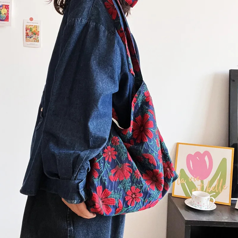 Vintage Jacquard Shoulder Bag for Women Floral Pattern Ladies Reusable Shopping Bag Portable Female Large Capacity Tote Handbags 251029