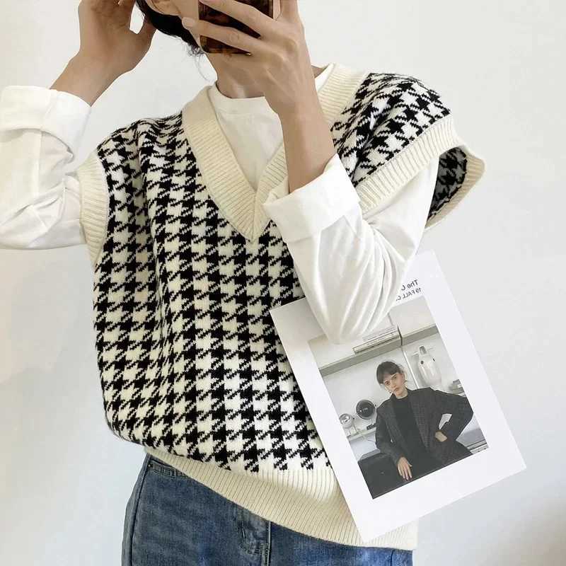V Neck Sleeveless Knitted Sweater Vest Fashion Loose Houndstooth Casual Fashion Thick Sweater Female Waistcoat Chic Tops 17502 J251029