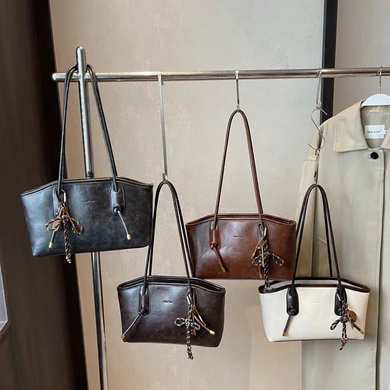 Retro PU Leather Shoulder Bags for Women Fall Winter Trend Female Purses Handbags High Quality Tote Underarm Bag with Pendant 251027