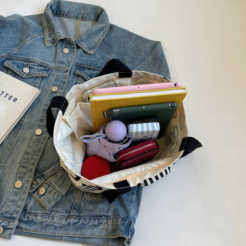 Canvas Bag with Niche Large Capacity Student School Handbag Commuting Tote Single Shoulder Canvas Bag 251029