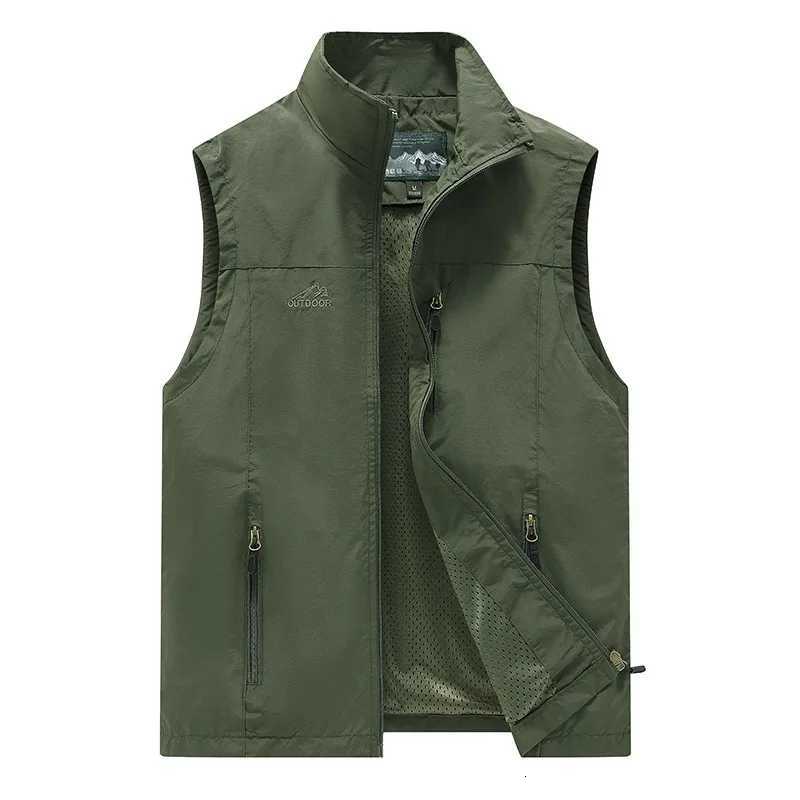FGKKS Spring New Men Waistcoat Outdoor Leisure Solid Color Vest Young Middleaged Photography Fishing Casual Vest Jacket Male W251029