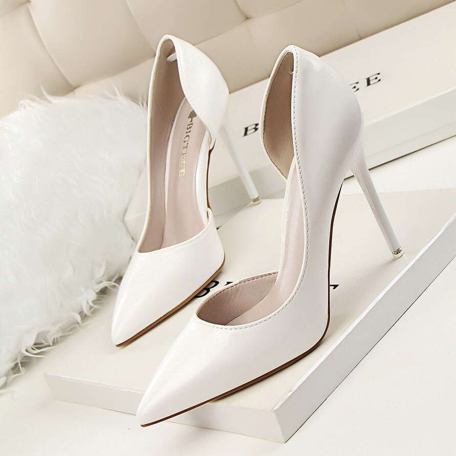 Pointed Toe Elegant Designer Shoe Korean Style Fashion Simple Stiletto Patent Leather Shallow Mouth Office-Ready Hollow Sexy Slimming High Heels Singl