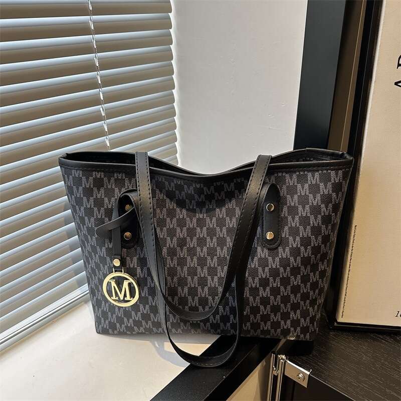 Designer bag Relaxed Feel Commuter Tote for Women 2025 Spring New Fashionable Single Shoulder Bag Large Capacity Handbag