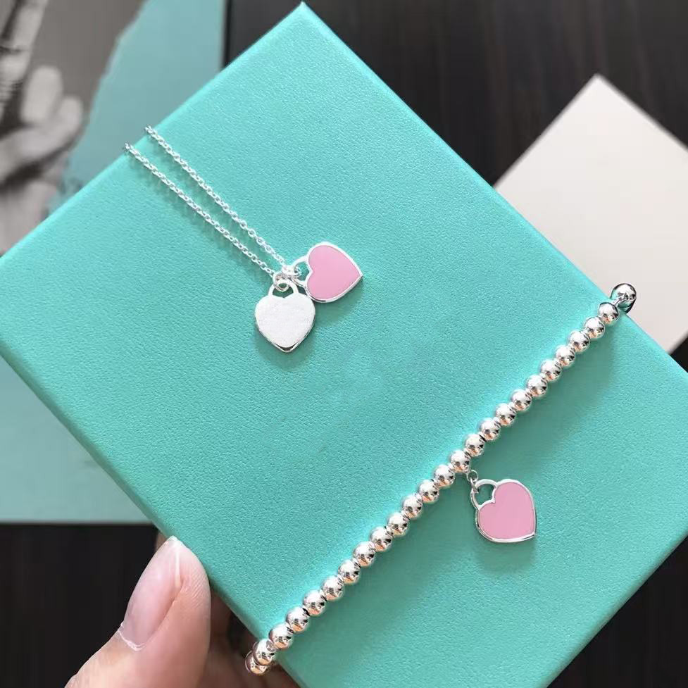 High-quality jewelry designer heart-shaped bracelet gold-plated fashion love pendant necklace classic pink pendant dignified and elegant women's Christmas gift