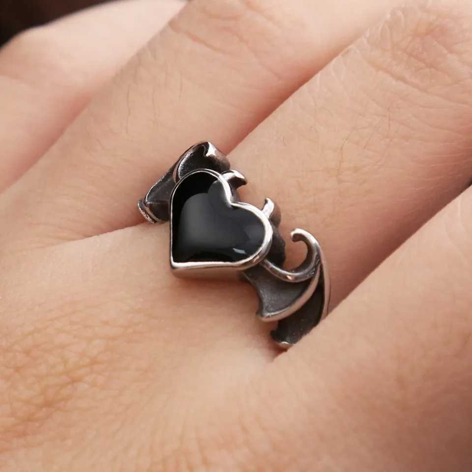 Fashion Vintage Angel Demon Wings Black Heart Ring For Men Women Gothic Biker 316L Stainless Steel Couple Romantic Jewelry GiftsW251030