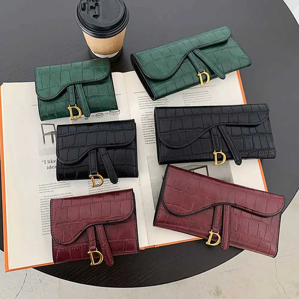 Brand Designer Wallet Wens Wallet Luxury Wens Purse Fi Wallet MtiCard Card Holder Small Coin Purse New Cluh Bag D251030