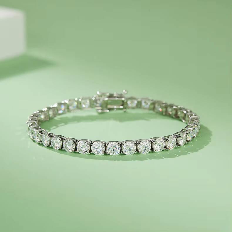 Classic Fourprong Tennis Bracelet in S925 Silver Plated with 18K White Gold Set with Moissanite