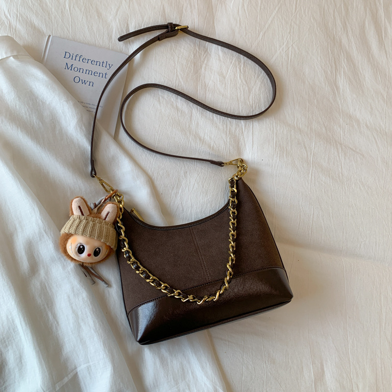 New Women's Large Capacity Bag Fashionable Suede Retro Single Shoulder Underarm Bag Simple Casual Handheld Bucket Bag Trendy Designer Bag