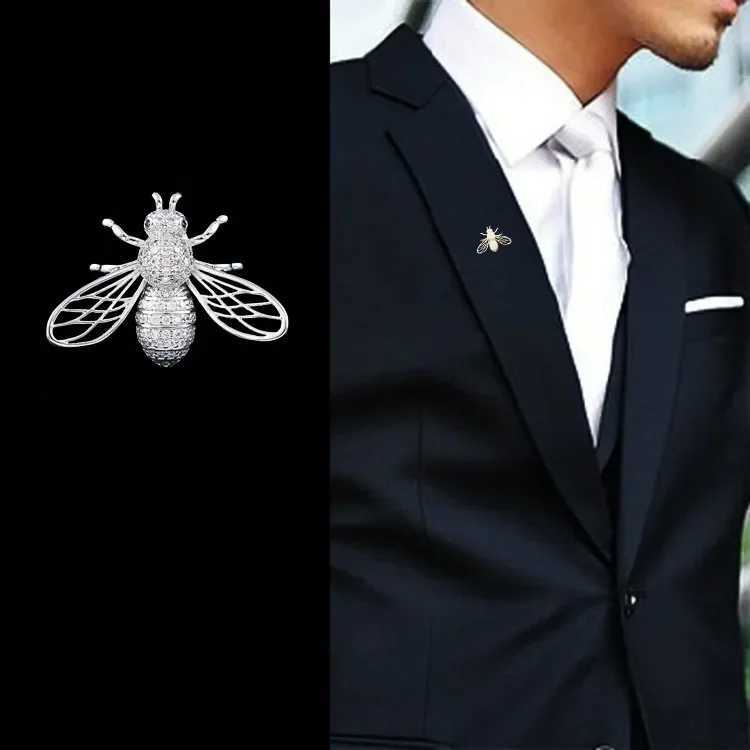 Trendy Animal Crystal Bee Brooch Metal Zircon Lapel Pins Mens Suit Shirt Small Collar Pin Corsage Jewelry for Women Accessories Y251029