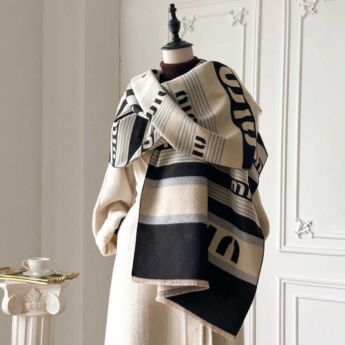 New Brand Elegance TwoSided Print Scarf Soft Warm Fringe Pashmina Shawl Autumn and Winter Outdoor Coldproof Windproof BlanketW251029