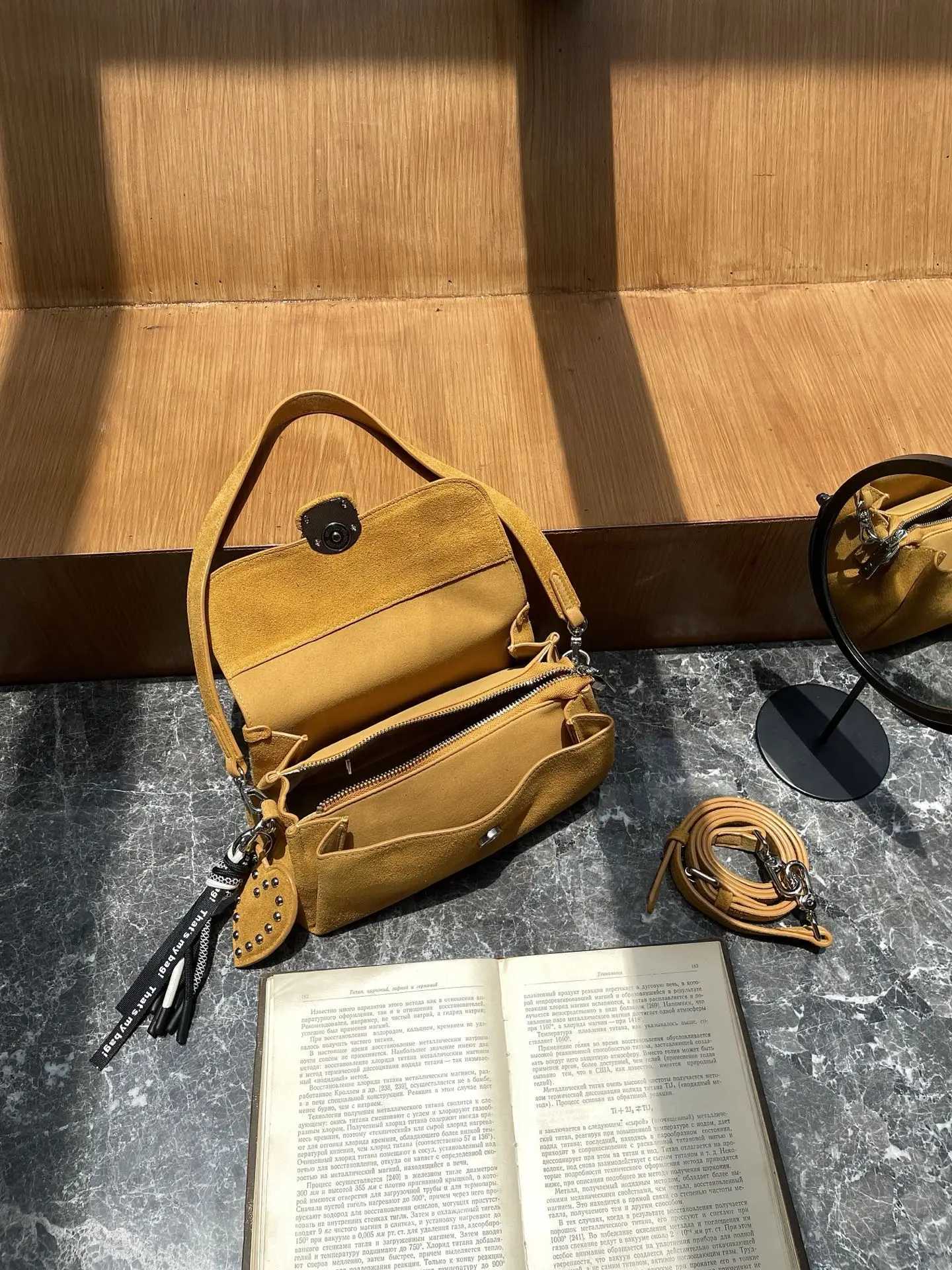 Designer bag Genuine Grade Luxury Designer Wens Shoder Bag Red Green French Style Suede Cow Leather Fem Crossbody Bag Dailyuse Purse Y251029