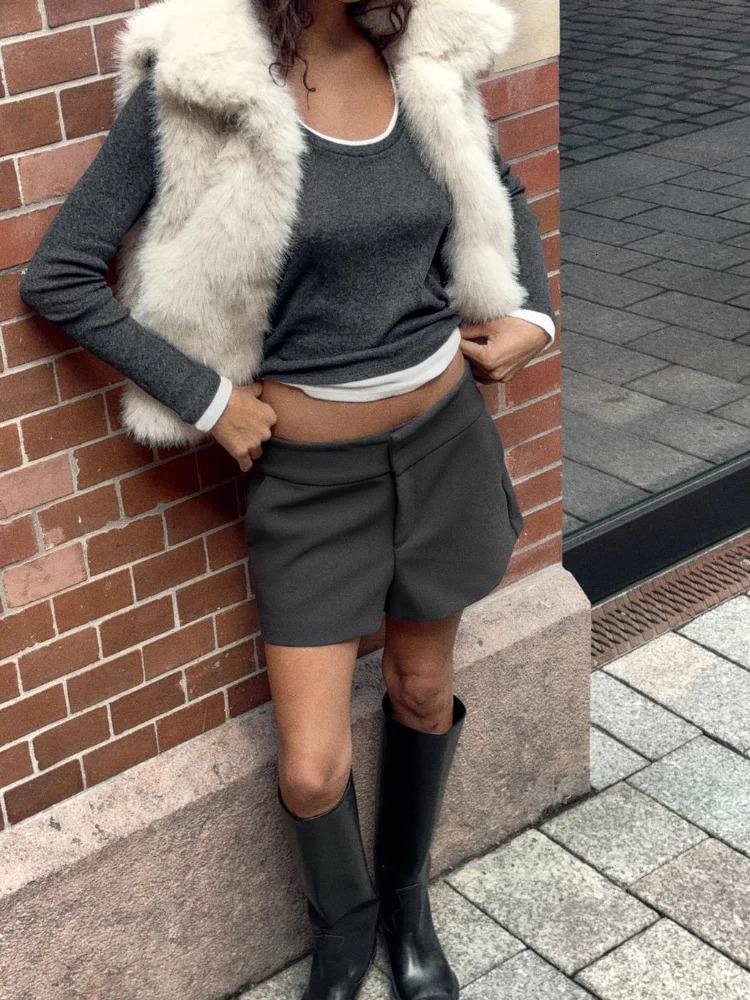 Women Vintage Lapel Fur Sleeveless Vest Fashion Solid Color Loose Short vest 2025 Style Lady Highstreet Casual Outfit 2025 251029