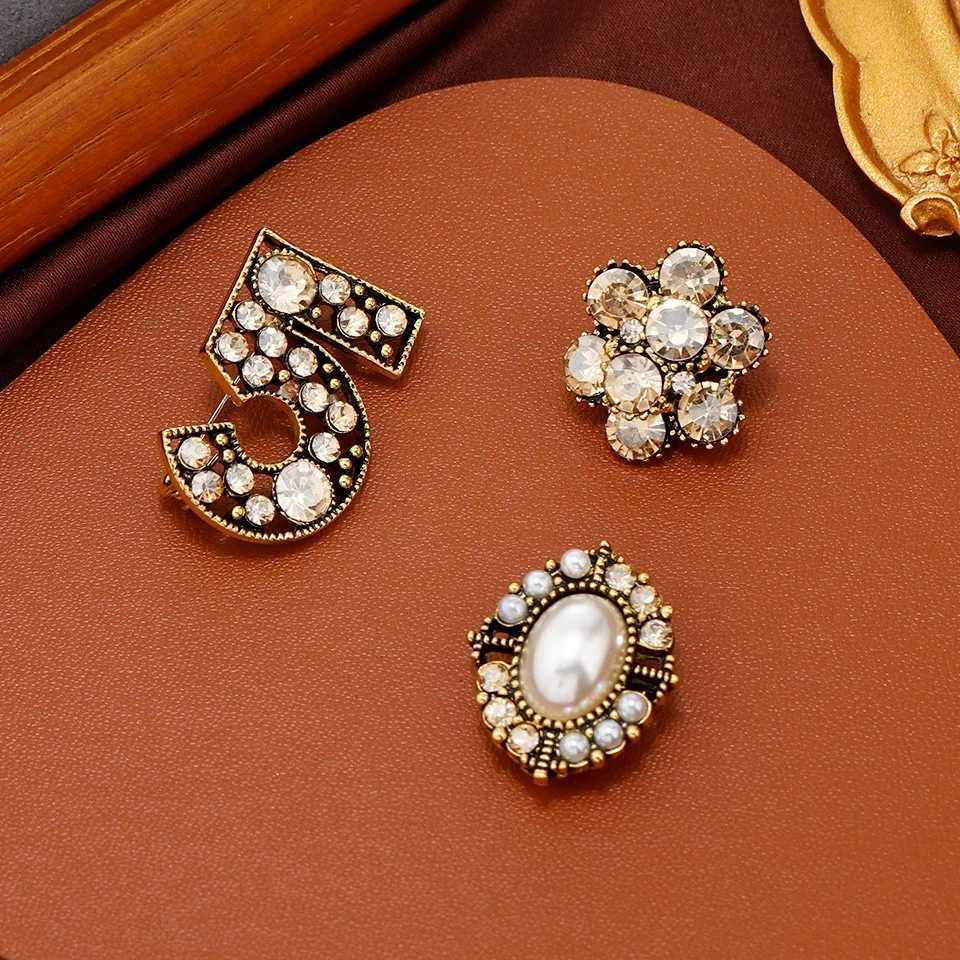 Fashion Vintage Baroque Crsytal Cross Chains Brooches For Women Men Rhinestone Classic Badges Accessories Party Banquet Jewelry Y251029