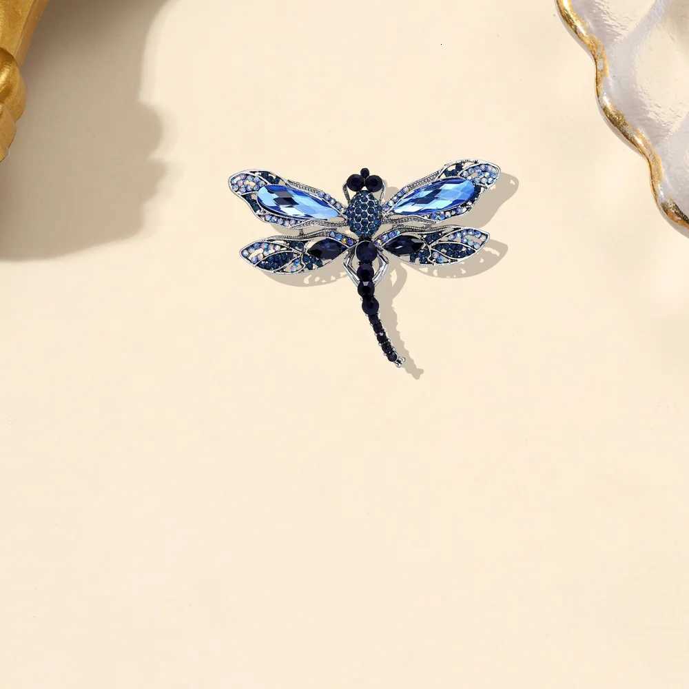 Diamond Dragonfly Brooch Universal Insect Alloy Corsage Pin Trendy Versatile Clothes Backpack Scarf Accessories Brooches Y251029