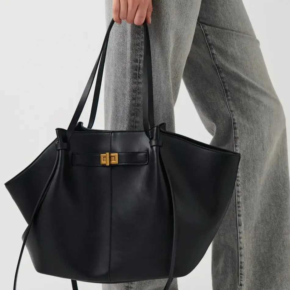 Designer bag Fi Large Capacity Trapeze Wen Shoder Bags Designer Metal Lock Handbags HighQuality Pu Leather Big Tote Cmute Bag Y251029