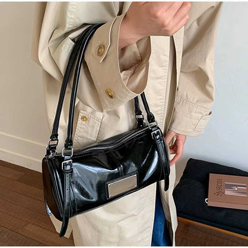 Designer bag Brand Buckle Strap Shoder Bag Simple Ladies Handbag Large Capacity Black Cmuter Tote Bag Trend Waxed Leather Wen Bag Y251029