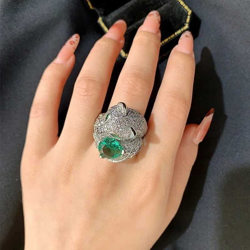 Creative Leopard Head with Green Eyes Stud Ring For Women 925 Silver Micro Paved with CZ Stone Animal Earring Jewelry RingW251030