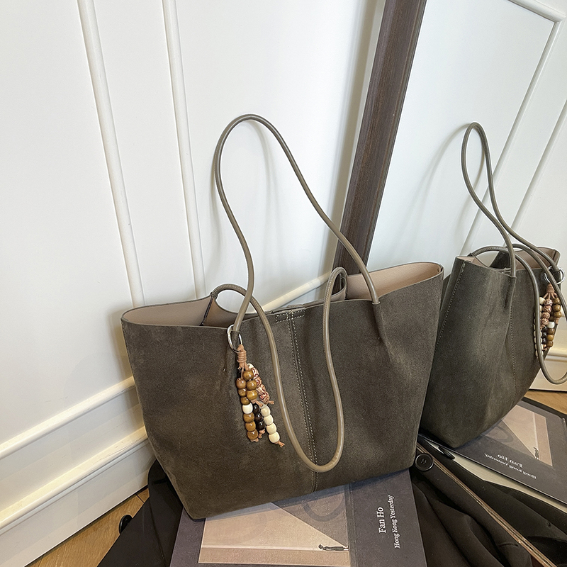 Autumn women's fashionable large capacity synthetic leather handbag, casual simple classic work shoulder bag, popular student fashion crossbody b