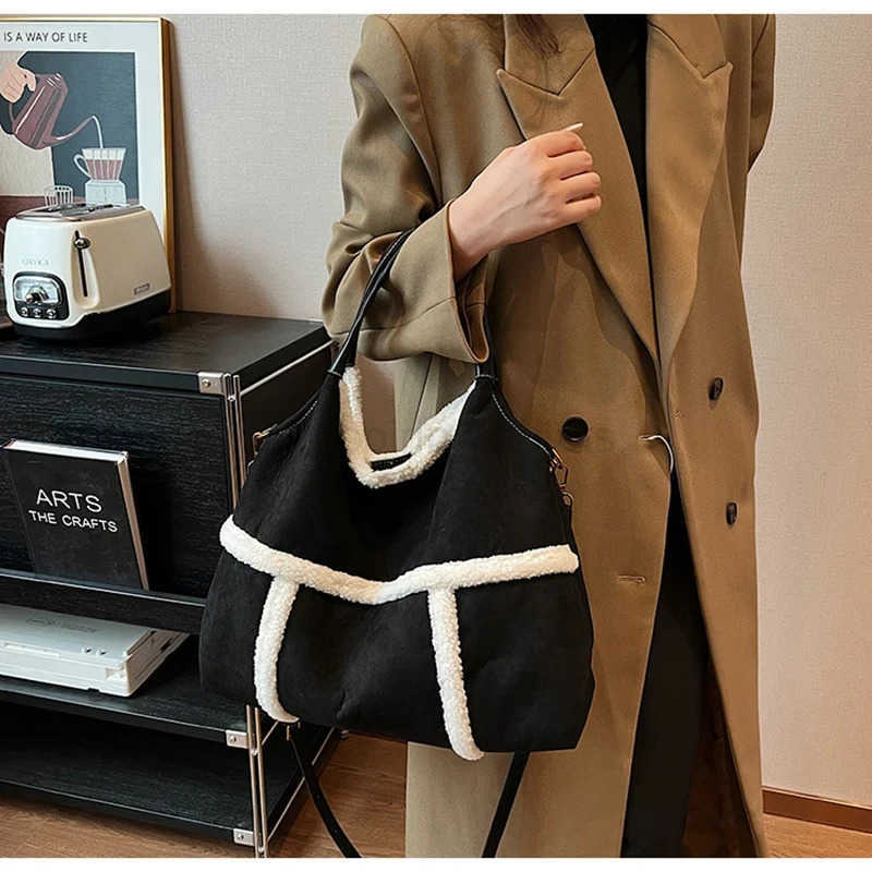 Fashion Trend Lamb Wool Patchwork Handbag for Women Hot Sale Autumn Winter New Large Capacity Suede One Shoulder Crossbody Bags M251030