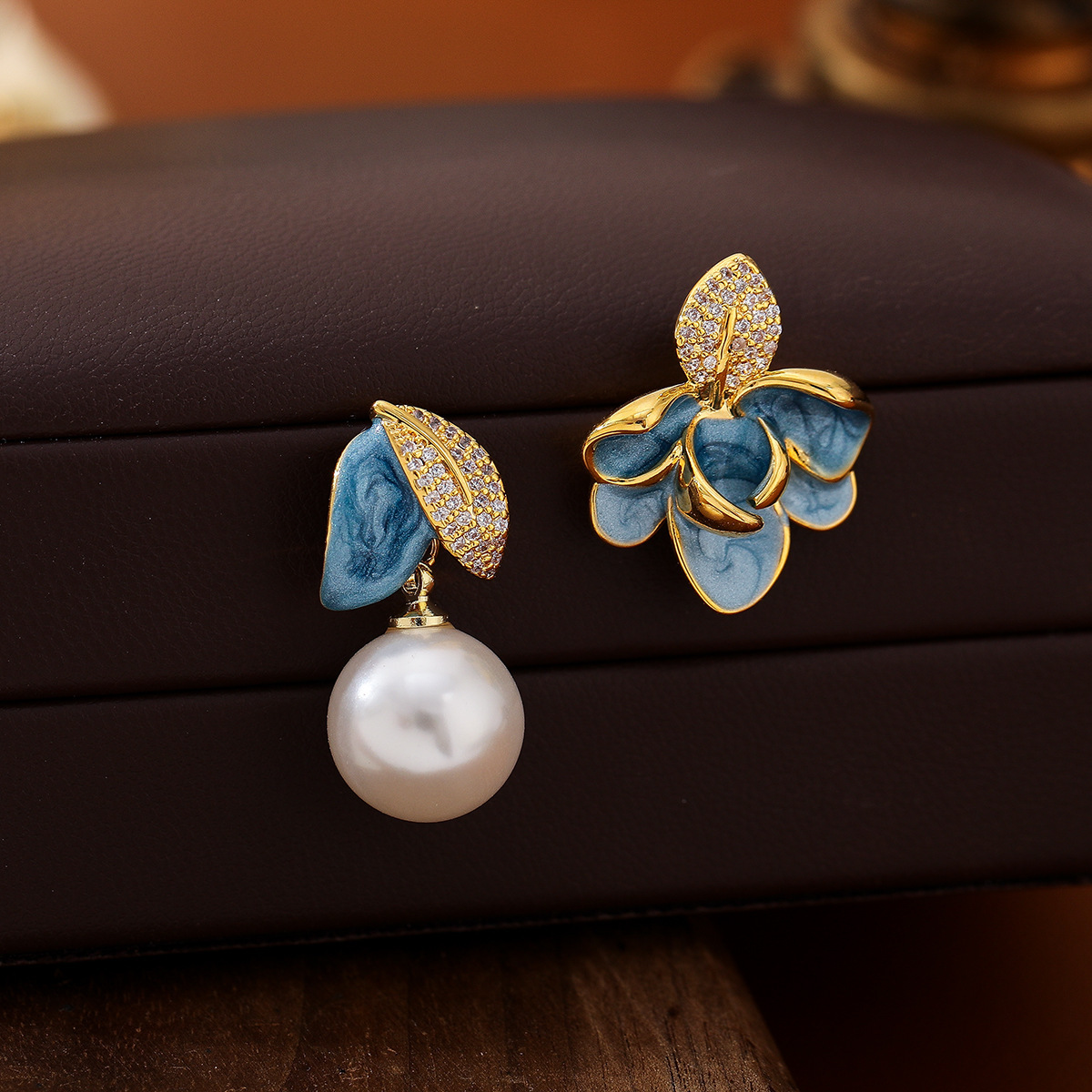 Enamel Drop Glaze Asymmetric High-end Sense Inlaid with Dias Leaf Pearl Stud Earrings for Women 2025 Chinese Palace Style ddmynov