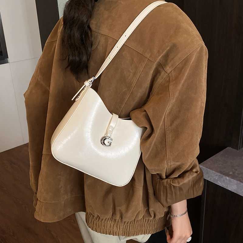 Designer bag HighEnd Oil Wax Leather Armpit Bag for Wen 2025 Autumn and Winter New Fi Versatile Shoder Crossbody Bag 1102HS Y251029