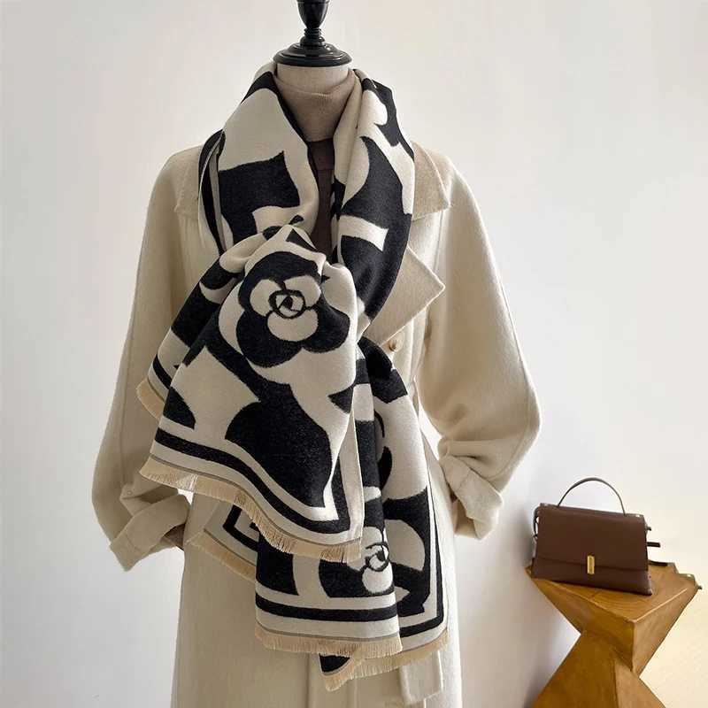 2025 New Fashion Brand Flowers Scarf for Women Warmer Winter Print Scarves ShAWls Female Thick Blanket WrAPs FoularDW251030