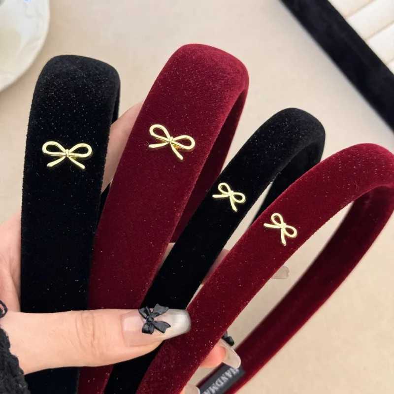 Korean autumn winter atmosphere headband womens 2024 new high cranial top velvet headband high sense retro hair accessories D260326