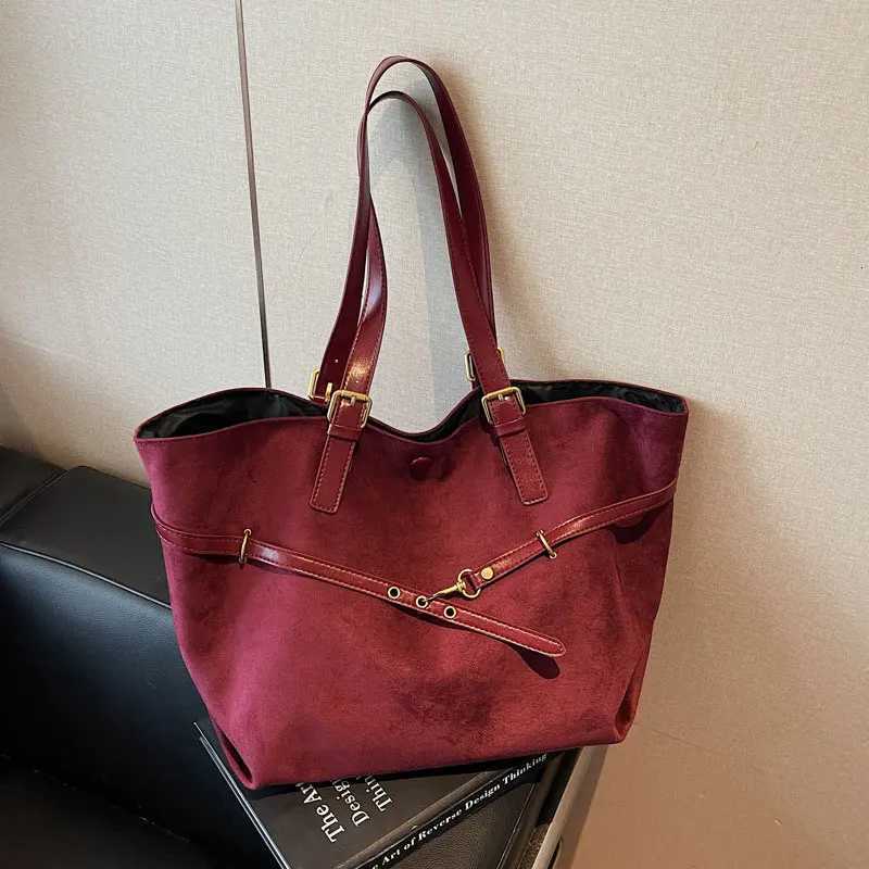 Designer bag Frosted Wen Tote Bag Popar Belt Buckle Design Shoder Underarm Bag Exquisite Hardware Work Cmuter Handbag Y251029