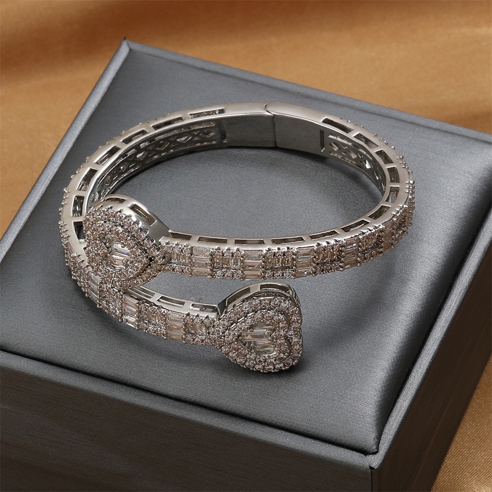 jewlery designer for women luxury jewelry moissanite bracelet 2026 new style jewelry classic 18K Gold Plated bracelet exquisite bangle bracelet bangle bracelet