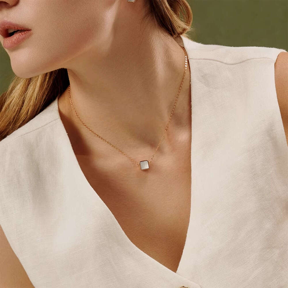 French Sugar Cube Necklace Light Niche Simple Design High-end Clavicle Chain