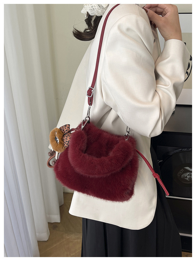 TEROUYE Winter New Women's Plush Bag Fashion Simple Solid Color Bucket Bag Korean style Niche Design Handbag Luxury