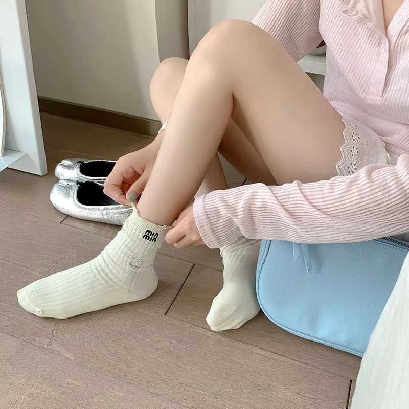 Trendy Street Broken Hole Style Cotton Socks Women Medium Tube Letters Embroidery Calf Socks HipHop Sox Harajuku R251030