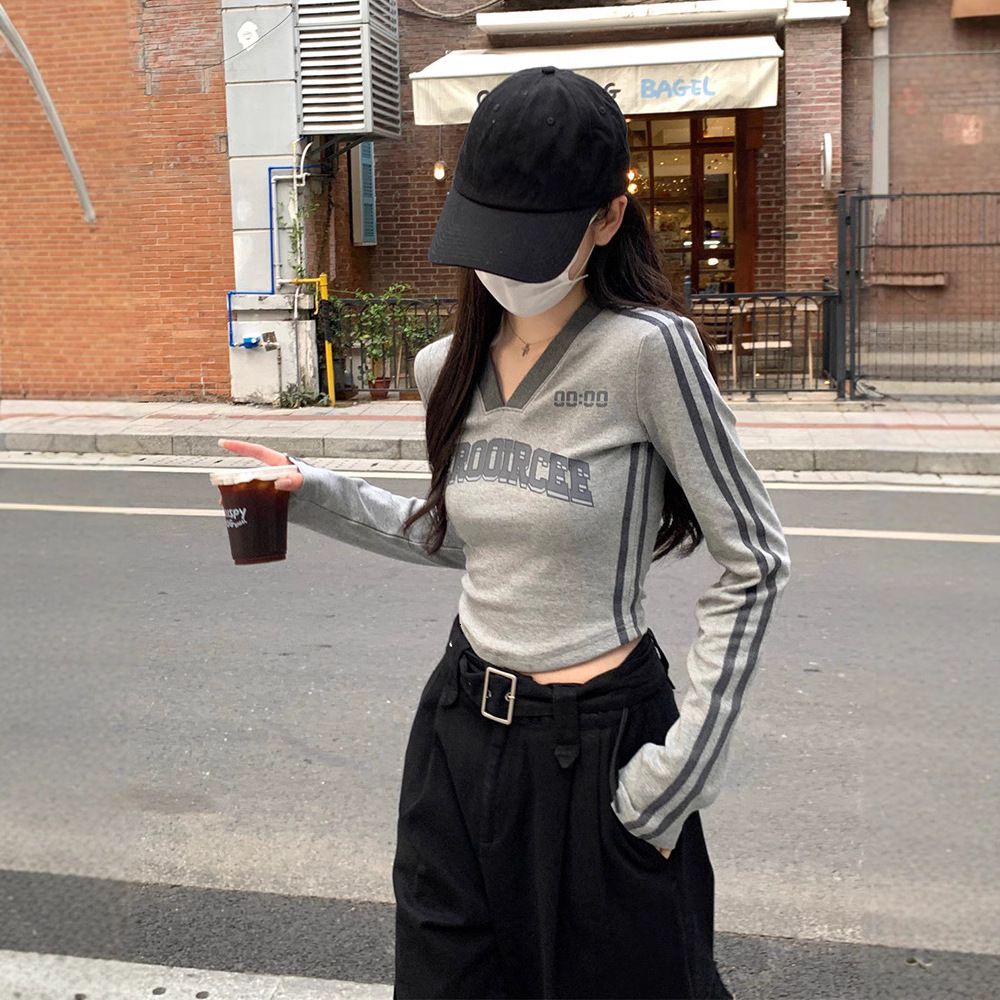 American designer retro long sleeved t-shirt for women in spring and autumn, new tight fitting short style, black spicy girl top