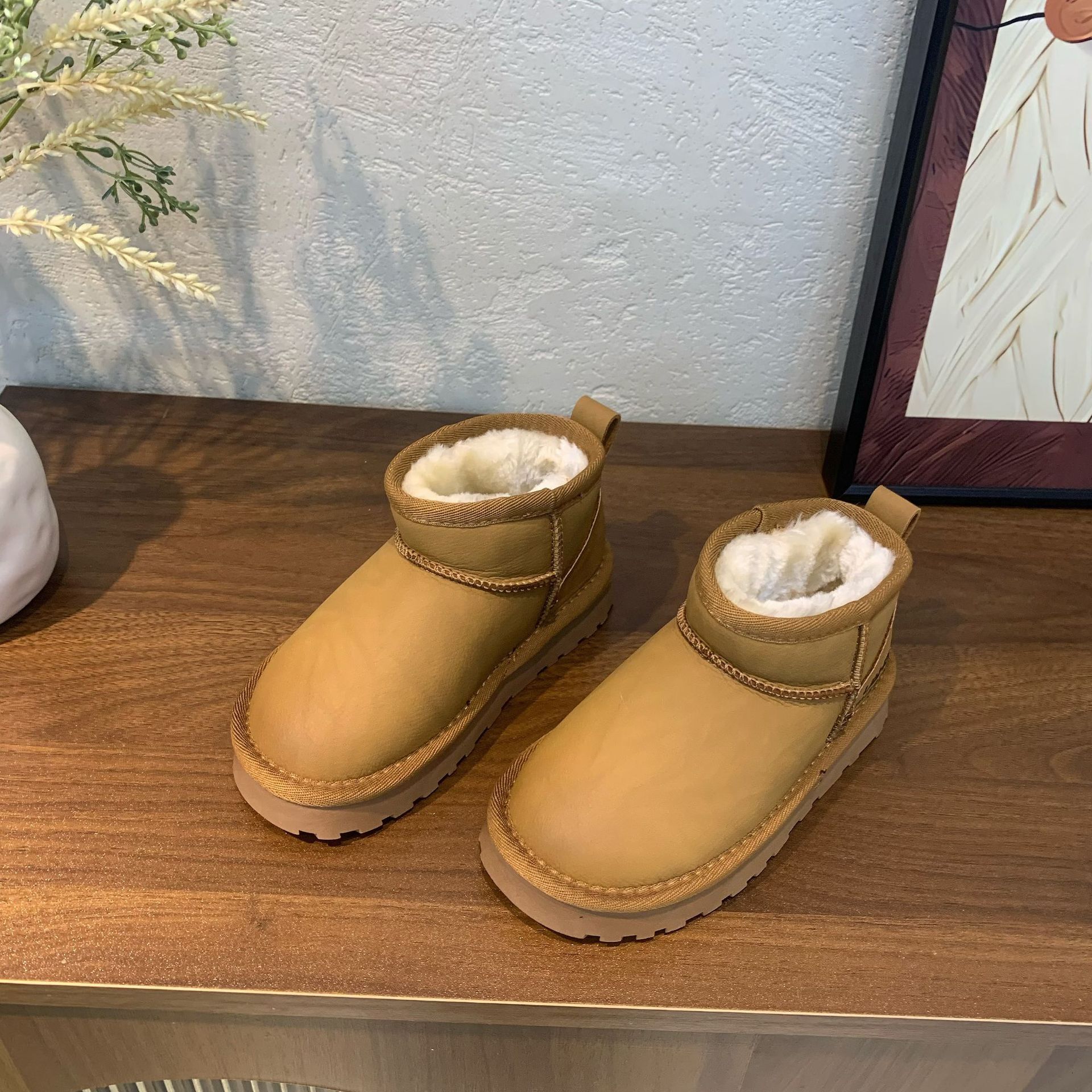 Winter new children's smooth snow boots with multi-color wool lining and warm short boots for both boys and girls, anti slip soft sole designer c