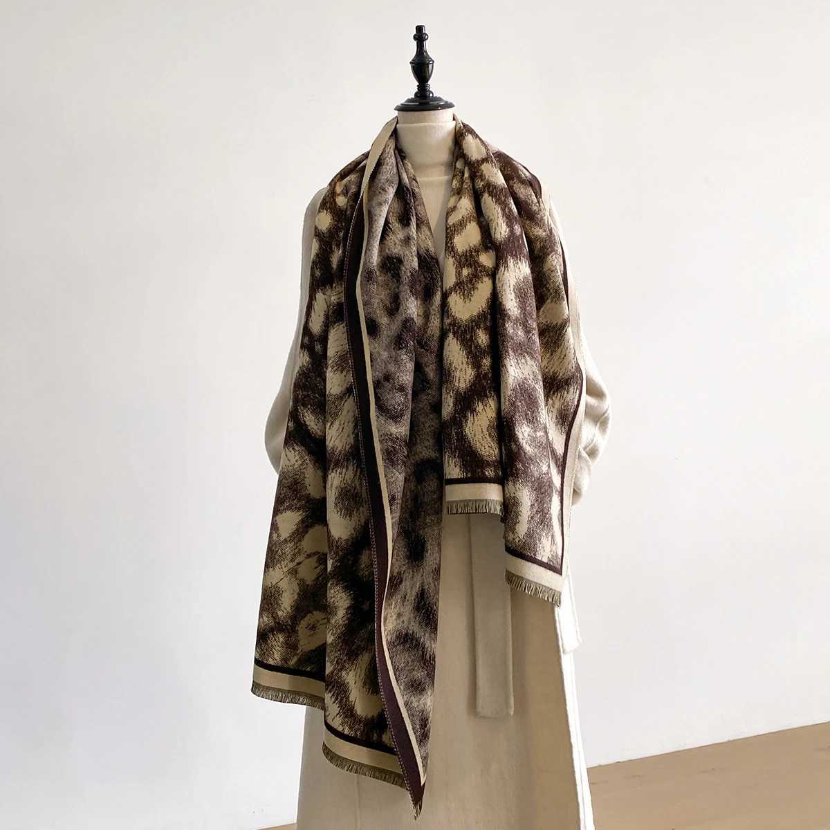 2025 Women Floral Print Scarf Winter Warm ShAWl and WrAP Bandana Female Foulard BlanketW251030