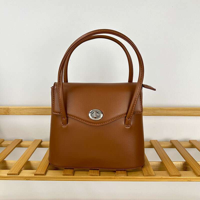 2025 New Niche Design Fashion Simple Portable Small Square Bag Female High-End Sense Ins Single Shoulder Messenger Armpit Bag